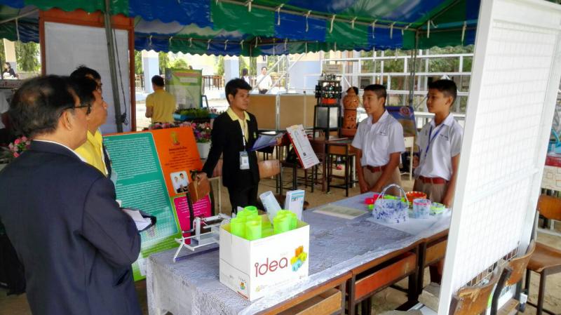 ตัวแทนแข่งขันศิลปหัตถกรรมระดับภาค ปีการศึกษา 2557